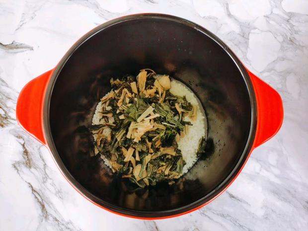 天热不想吃饭，来碗清热去火的菜干咸骨粥吧！-菜干咸骨粥的做法大全窍门