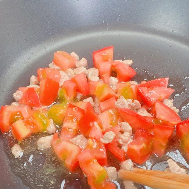 清热去火的菜谱-开胃宝宝辅食食谱【番茄花菜黄瓜细面】的做法