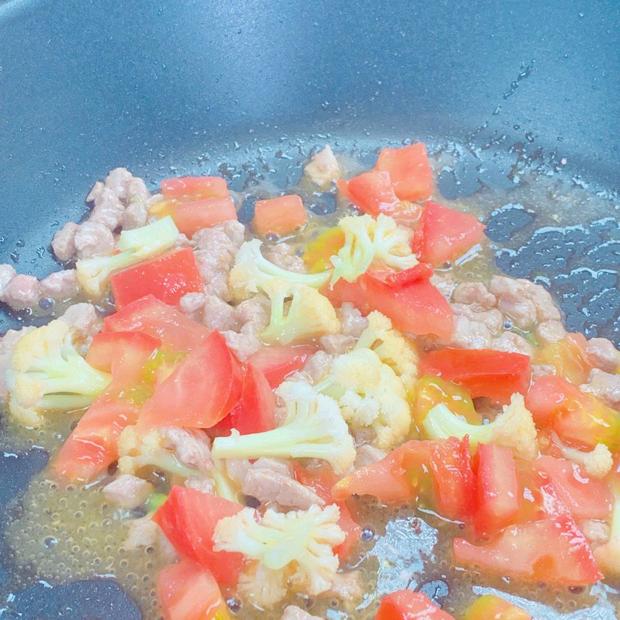 清热去火的菜谱-开胃宝宝辅食食谱【番茄花菜黄瓜细面】的做法