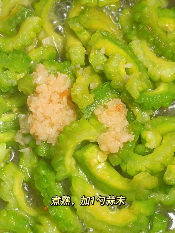 夏日去火喝什么,肉沫苦瓜清热去火