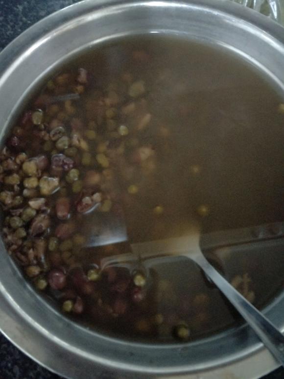 夏季去火:清凉红豆绿豆糯米汤 夏季去火:清凉红豆绿豆糯米汤