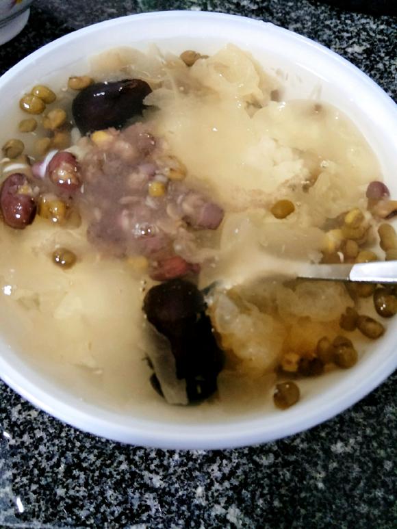 夏季去火:清凉红豆绿豆糯米汤 夏季去火:清凉红豆绿豆糯米汤