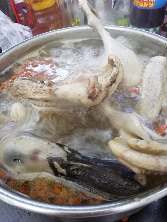 清热润肺鸭汤-清热润肺煲什么汤？鸭汤怎么炖好喝又营养