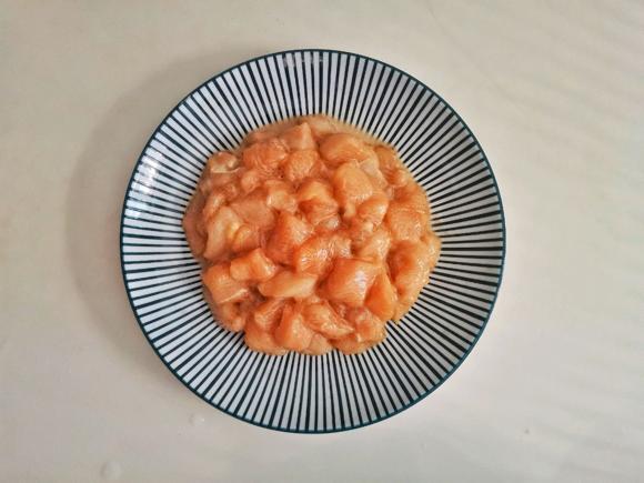 减脂餐食谱:黄瓜炒鸡丁好吃不胖 减脂餐食谱:黄瓜炒鸡丁好吃不胖