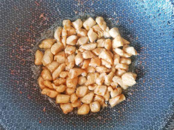 减脂餐食谱:黄瓜炒鸡丁好吃不胖 减脂餐食谱:黄瓜炒鸡丁好吃不胖