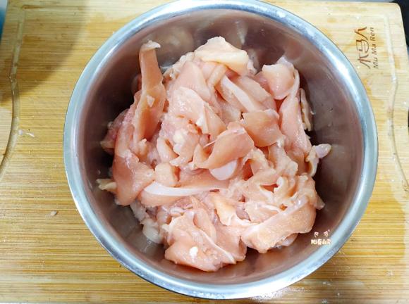 减脂减肥低脂低卡主食代餐：香煎鸡胸肉