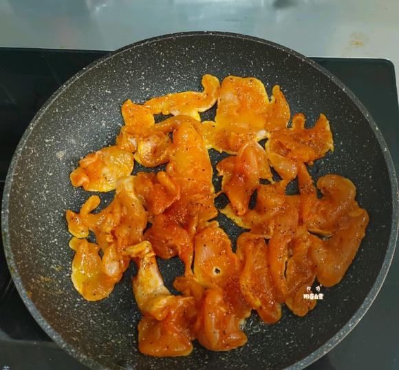 减脂减肥低脂低卡主食代餐：香煎鸡胸肉