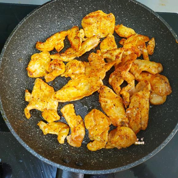 减脂减肥低脂低卡主食代餐：香煎鸡胸肉
