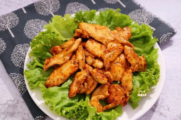 减脂减肥低脂低卡主食代餐：香煎鸡胸肉