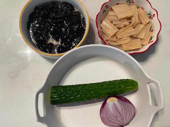低脂减肥减脂餐：凉拌木耳腐竹