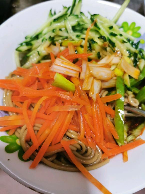 减脂低脂减肥餐：凉拌荞麦面