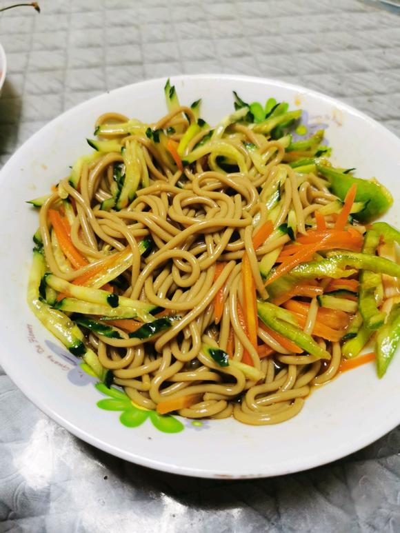 减脂低脂减肥餐：凉拌荞麦面