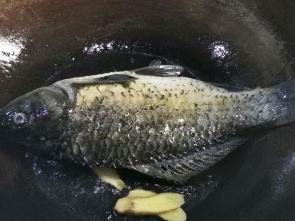 豆腐鲫鱼汤的功效和作用 豆腐鲫鱼汤的功效和作用