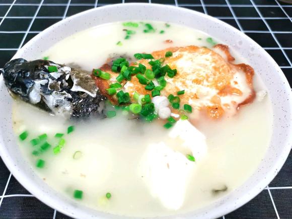 豆腐鲫鱼汤的功效和作用 豆腐鲫鱼汤的功效和作用