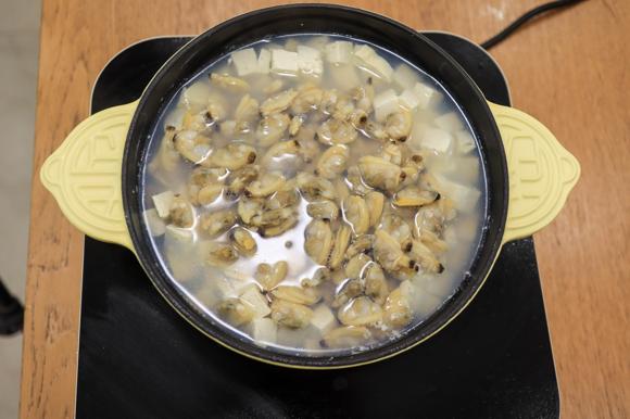 疫情提高免疫力的汤-补钙的无油花甲豆腐汤 疫情提高免疫力的汤-补钙的无油花甲豆腐汤
