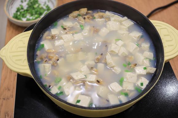 疫情提高免疫力的汤-补钙的无油花甲豆腐汤 疫情提高免疫力的汤-补钙的无油花甲豆腐汤