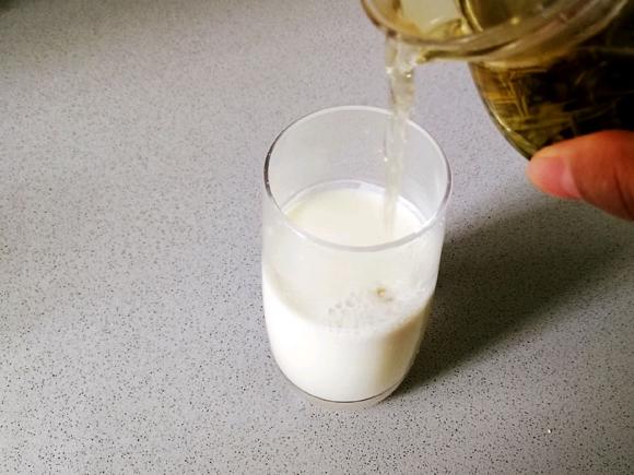提高免疫力增强抵抗力早餐豆浆：绿茶黄豆浆