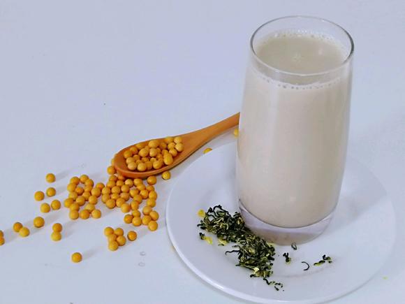 提高免疫力增强抵抗力早餐豆浆：绿茶黄豆浆