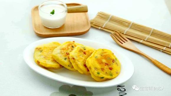 宝宝粗粮辅食营养早餐：葱花火腿粗粮饼