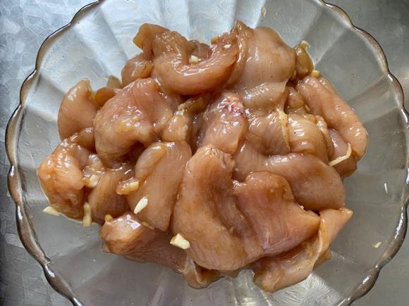 快手减脂餐-香煎蒜香鸡胸肉，低脂低卡超美味❗️