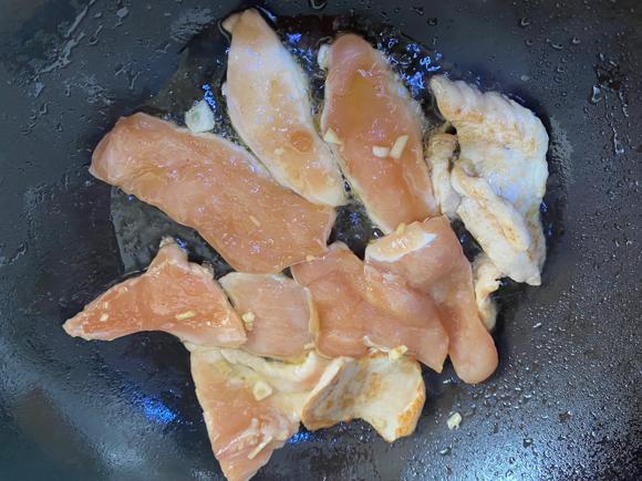 快手减脂餐-香煎蒜香鸡胸肉，低脂低卡超美味❗️