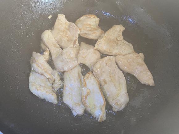 快手减脂餐-香煎蒜香鸡胸肉，低脂低卡超美味❗️