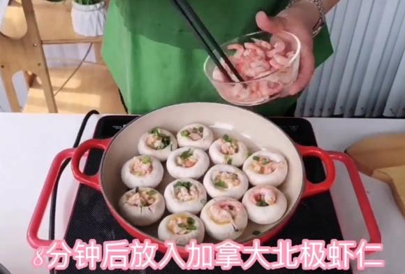 加拿大北极虾口蘑焗蛋盅,减脂餐食谱 加拿大北极虾口蘑焗蛋盅,减脂餐食谱