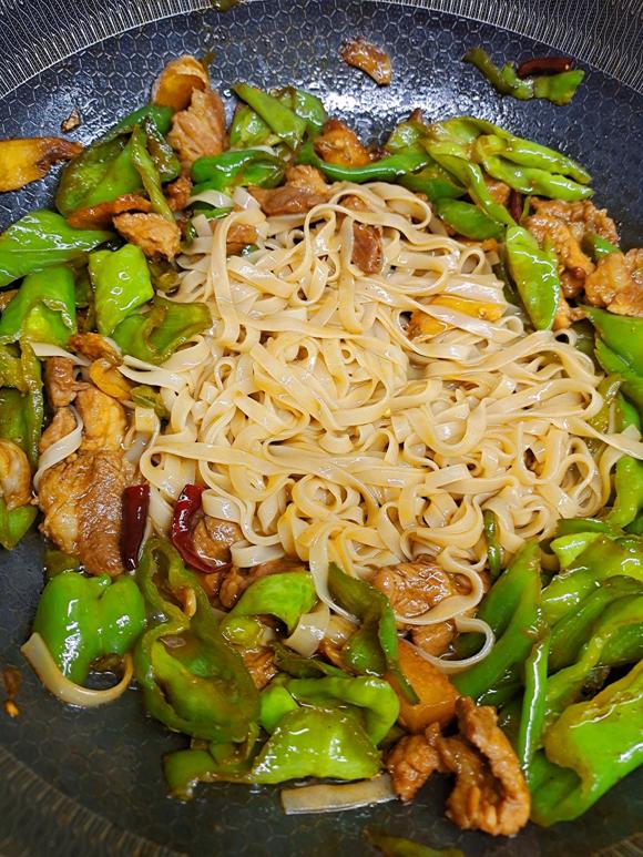 减脂低卡低脂减肥代餐：青椒肉炒河粉