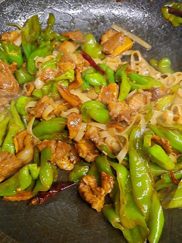 减脂低卡低脂减肥代餐：青椒肉炒河粉