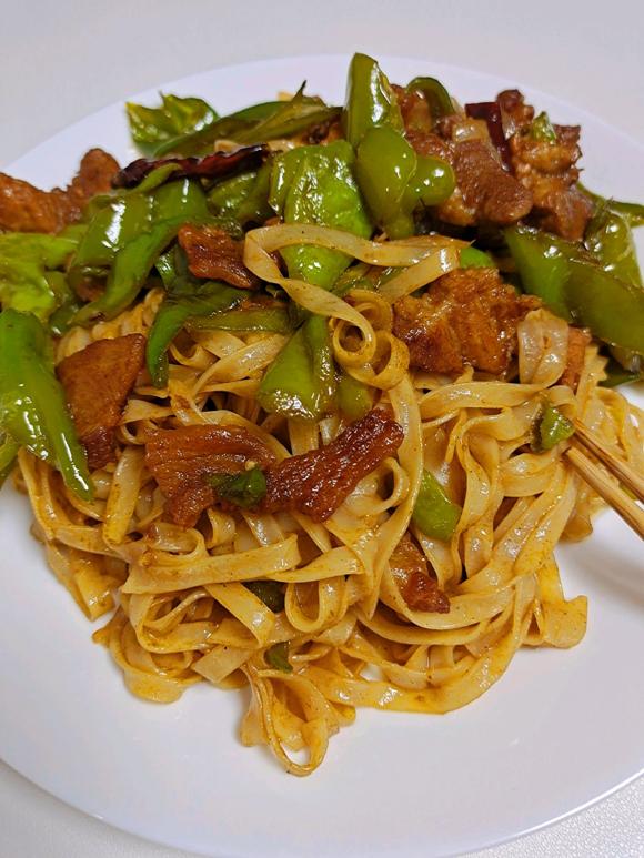 减脂低卡低脂减肥代餐：青椒肉炒河粉