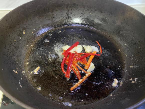 (减脂餐菜谱)韭菜花炒鸡蛋的做法 (减脂餐菜谱)韭菜花炒鸡蛋的做法