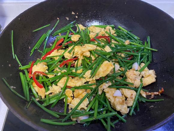 (减脂餐菜谱)韭菜花炒鸡蛋的做法 (减脂餐菜谱)韭菜花炒鸡蛋的做法