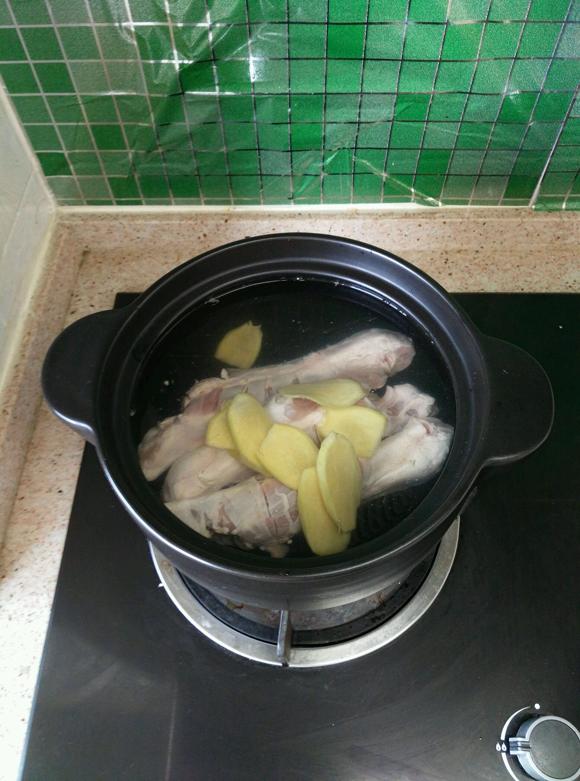 哺乳期食谱:羊腱滋补汤