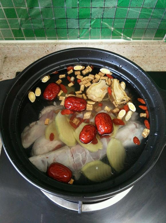 哺乳期食谱:羊腱滋补汤