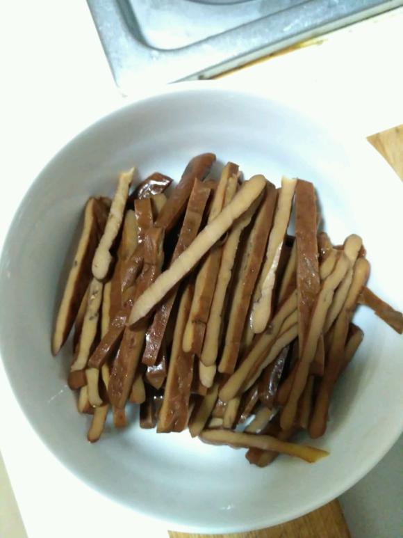 哺乳期食谱:青椒香干 哺乳期食谱:青椒香干