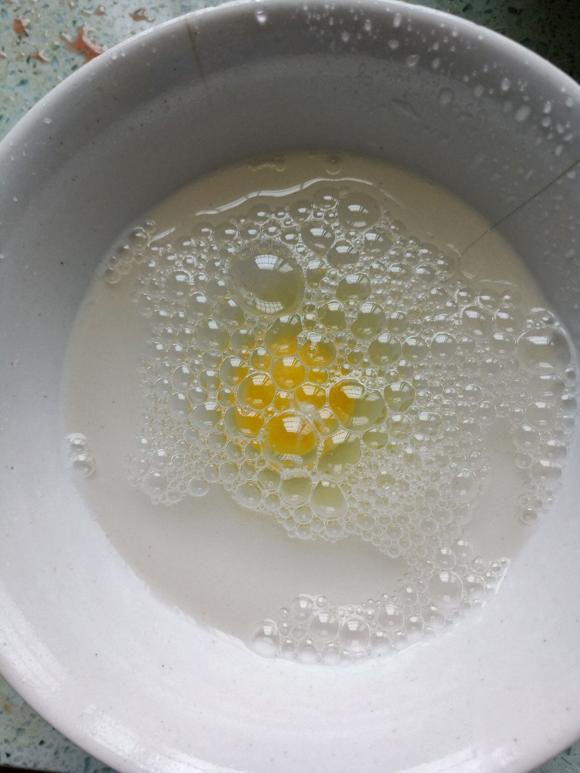 哺乳期食谱:鲫鱼蒸蛋 哺乳期食谱:鲫鱼蒸蛋