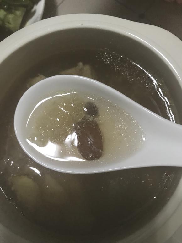 燕窝黑枸杞母鸡汤（哺乳期最好不过）