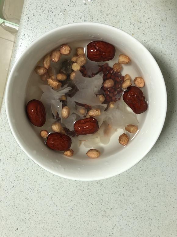 哺乳期食谱:滋补养生五红汤 哺乳期食谱:滋补养生五红汤