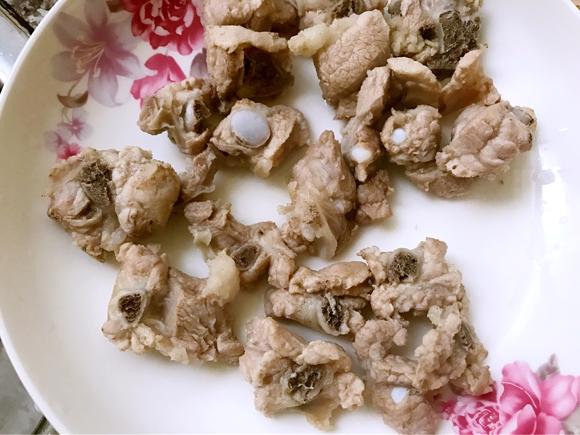 清热解毒的排骨绿豆汤的做法