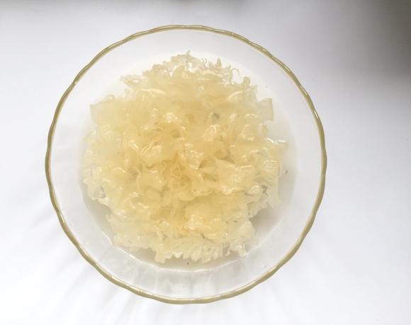 减肥食谱:熬夜必备的紫薯银耳汤，美容养颜瘦身佳品