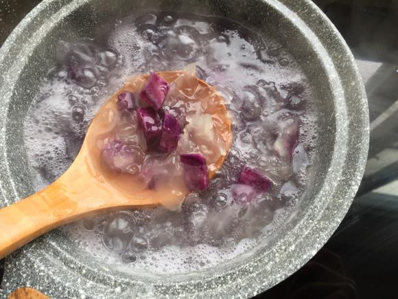 减肥食谱:熬夜必备的紫薯银耳汤，美容养颜瘦身佳品