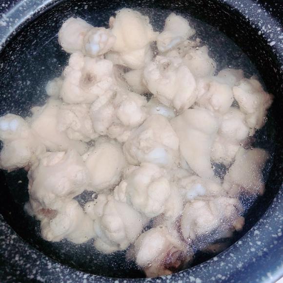 脾胃虚弱调理食谱:板栗鸡汤 脾胃虚弱调理食谱:板栗鸡汤
