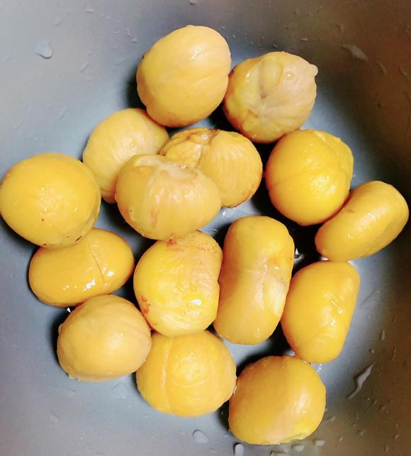 脾胃虚弱调理食谱:板栗鸡汤 脾胃虚弱调理食谱:板栗鸡汤