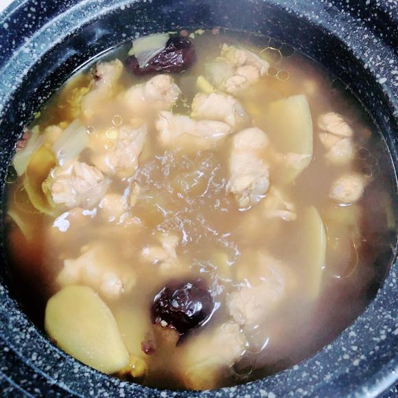 脾胃虚弱调理食谱:板栗鸡汤 脾胃虚弱调理食谱:板栗鸡汤