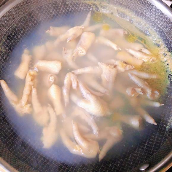 低脂养颜食谱:腐乳蒸凤爪 低脂养颜食谱:腐乳蒸凤爪
