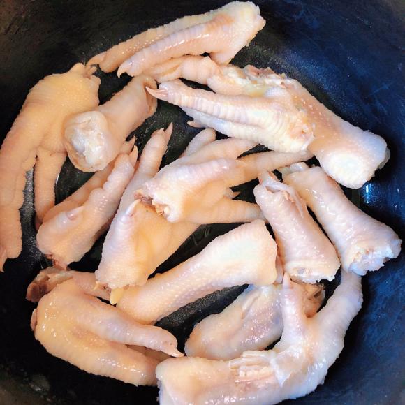 低脂养颜食谱:腐乳蒸凤爪 低脂养颜食谱:腐乳蒸凤爪