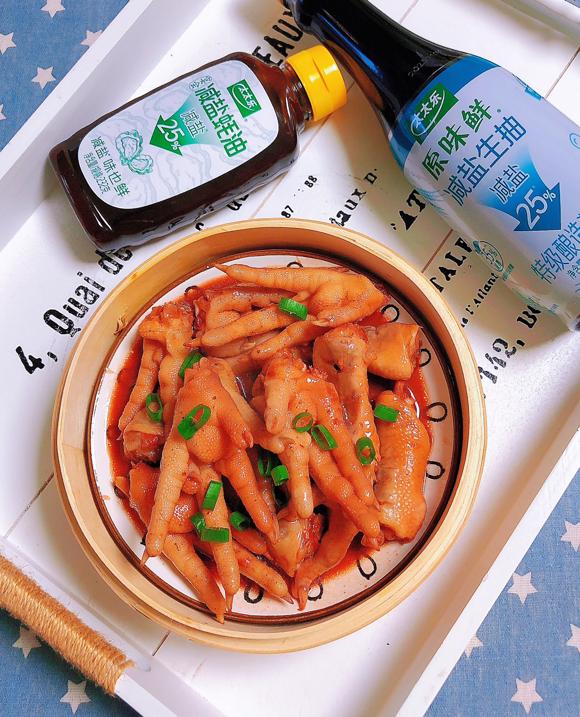 低脂养颜食谱:腐乳蒸凤爪 低脂养颜食谱:腐乳蒸凤爪