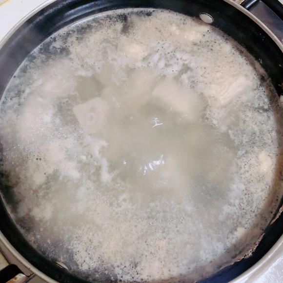 养颜美容补钙补充VC：番茄排骨浓汤