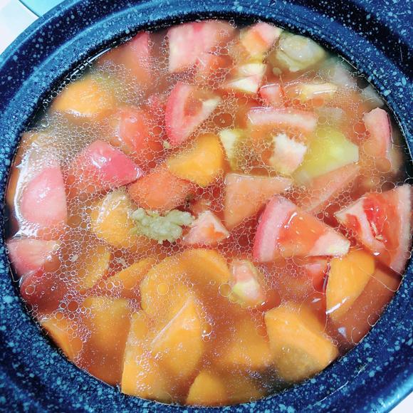 养颜美容补钙补充VC：番茄排骨浓汤