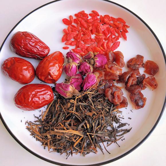 疫情健康食谱-桂圆红枣生椰奶茶
